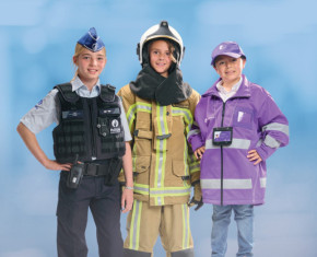 kinderen in uniform politie, brandweer en gemeenschapswacht